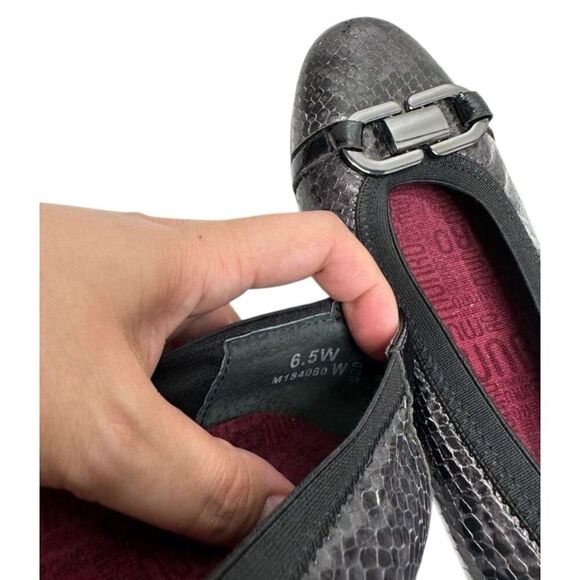 Munro Flats Size 6.5 Ivy II Black Snake Slip On Flexible - Picture 8 of 10